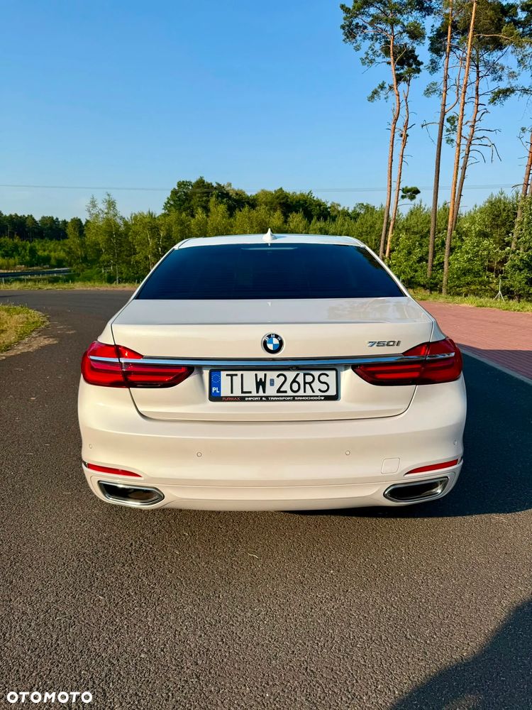 BMW Seria 7 750i xDrive - 10