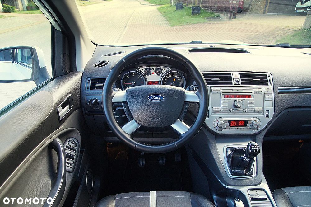 Ford Kuga 2.0 TDCi 4x4 Titanium - 12