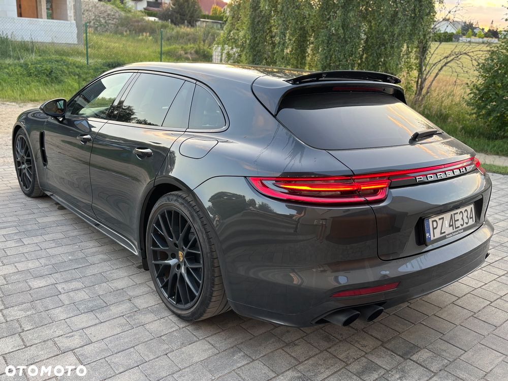 Porsche Panamera 4 Sport Turismo - 11