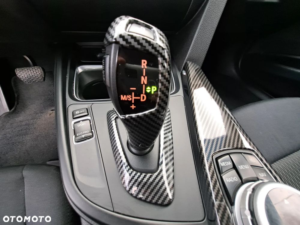 BMW Seria 3 320d Touring Sport Line - 32