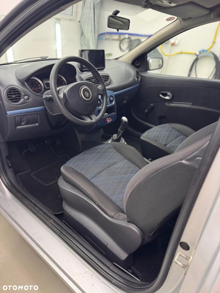 Renault Clio - 10