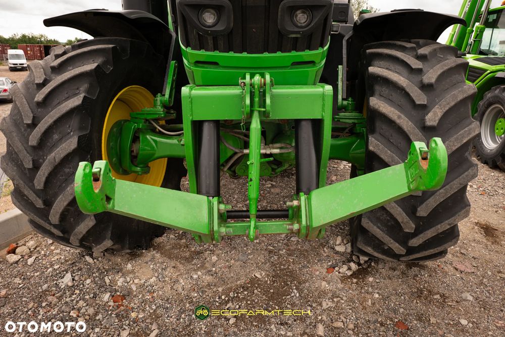 John Deere 6215R - 9