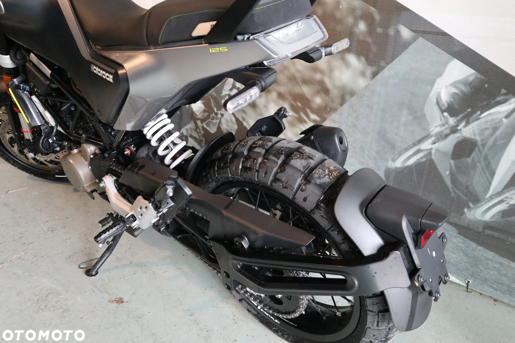 Husqvarna Svartpilen - 4