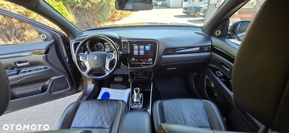 Mitsubishi Outlander 2.4 4WD Diamant+ - 37