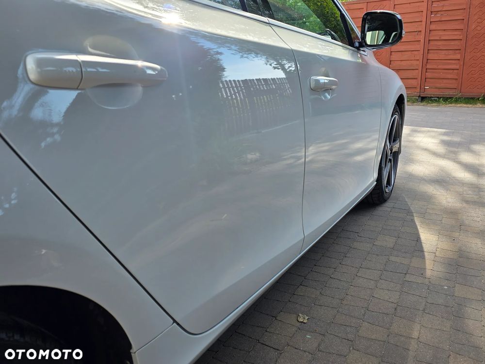 Volvo V40 D2 R Design - 8