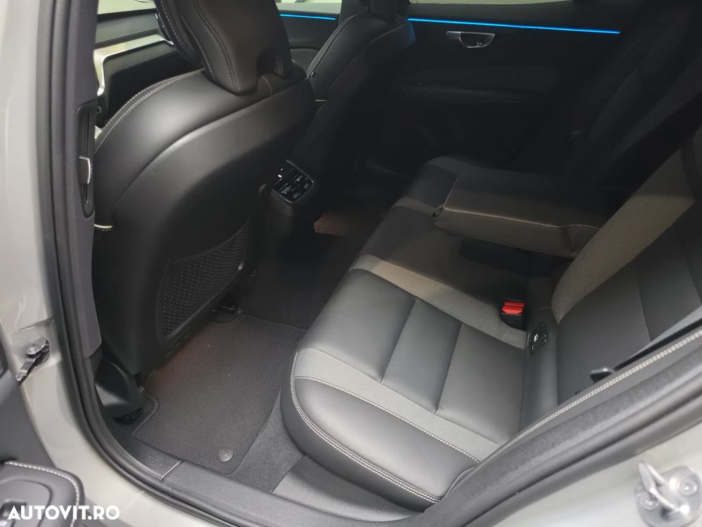 Volvo S60 B5 B AWD Ultimate Dark - 25
