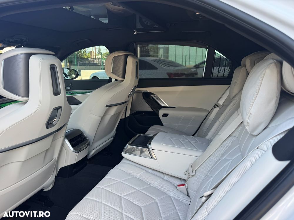 BMW Seria 7 - 16