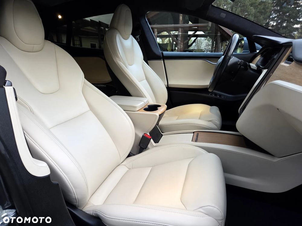 Tesla Model S - 29