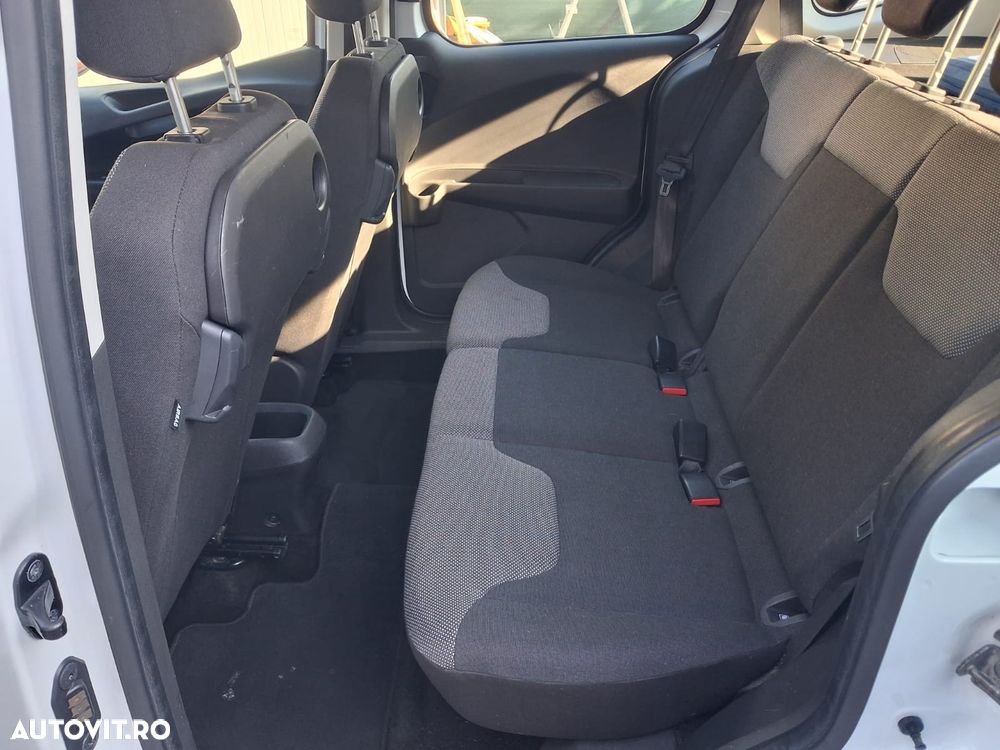 Ford Tourneo Courier 1.5 TDCi S&S Ambiente - 9