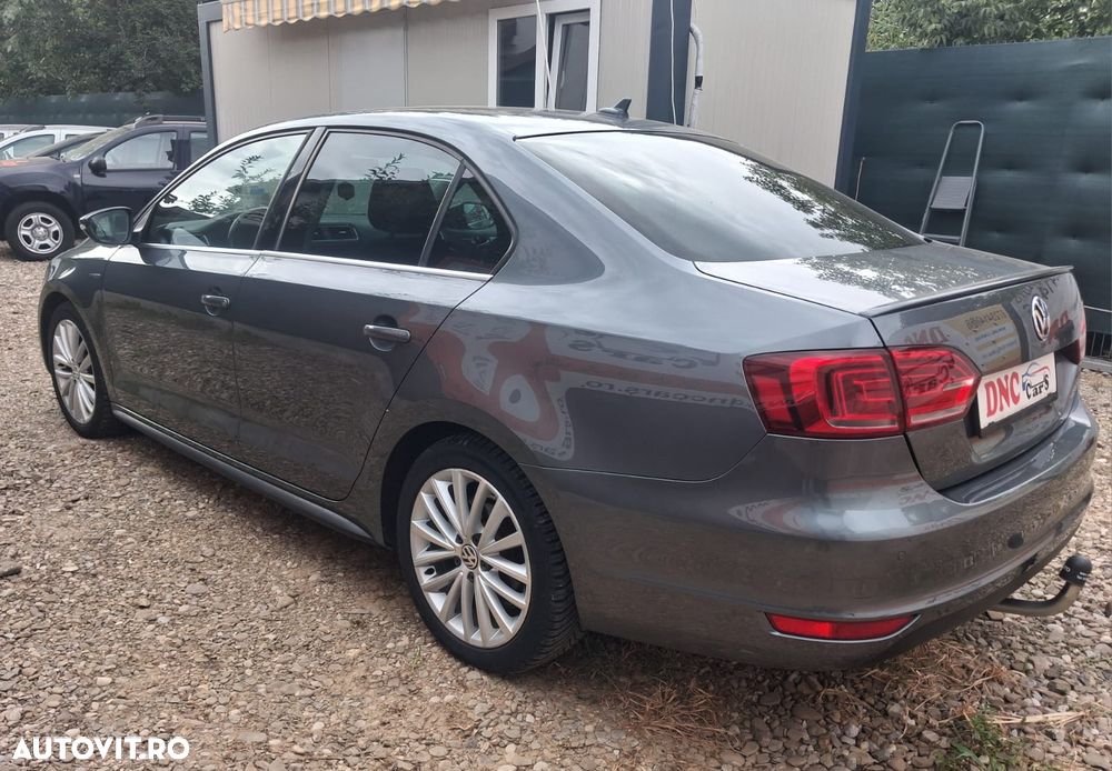 Volkswagen Jetta - 4