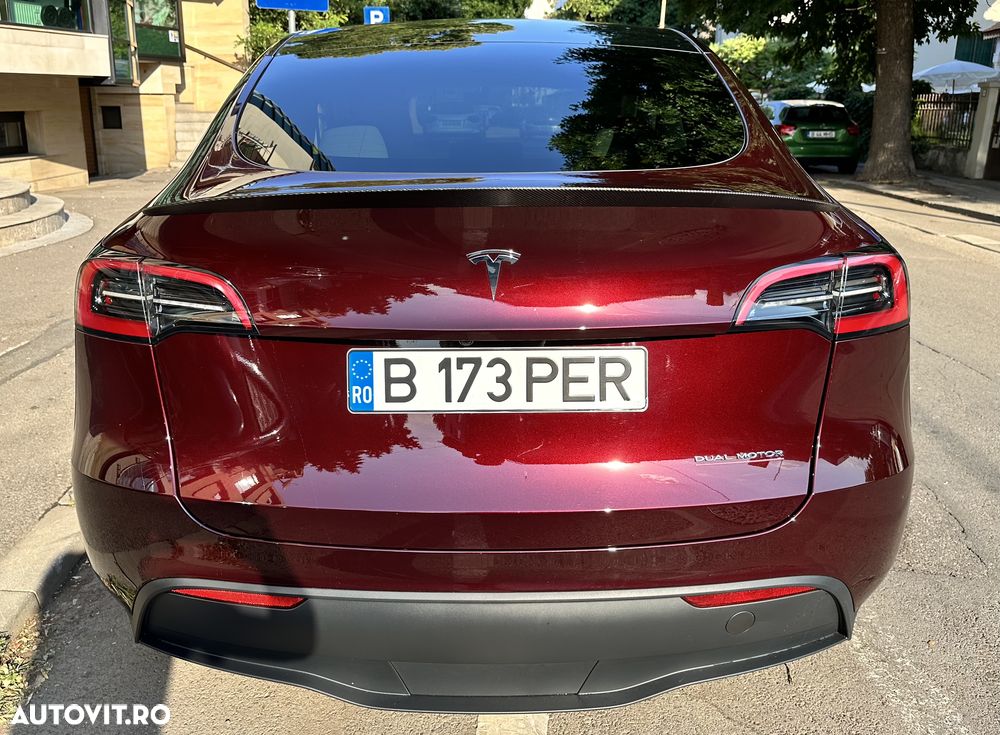 Tesla Model Y AWD Performance - 4