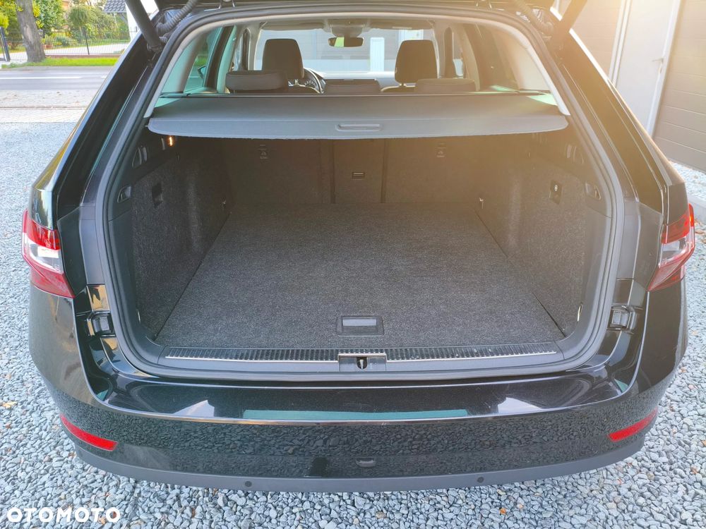 Skoda Superb 2.0 TDI DSG Style - 23