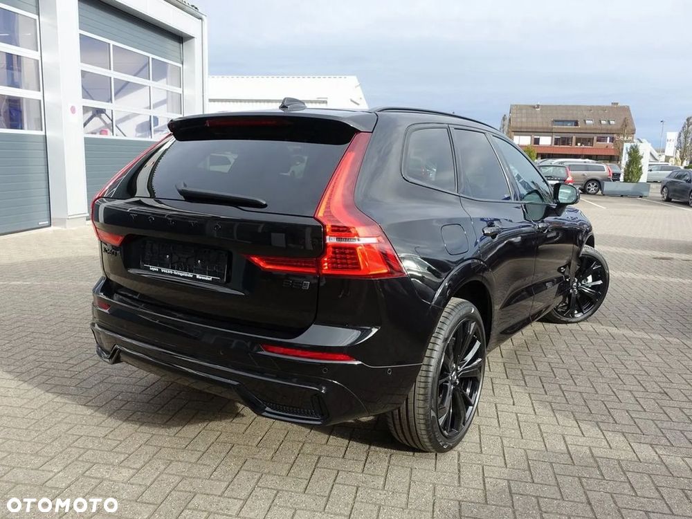 Volvo XC 60 B5 B AWD Plus Black Edition - 4