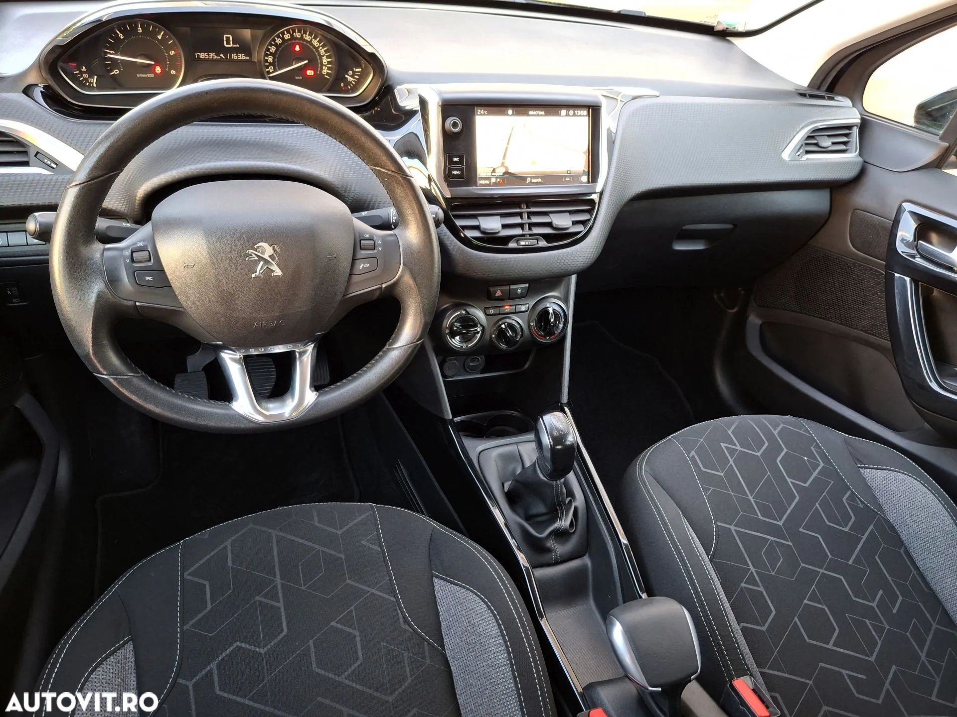 Peugeot 2008 - 12