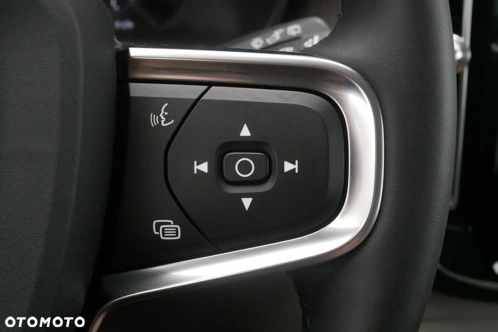 Volvo XC 40 B4 AWD Plus Bright - 25