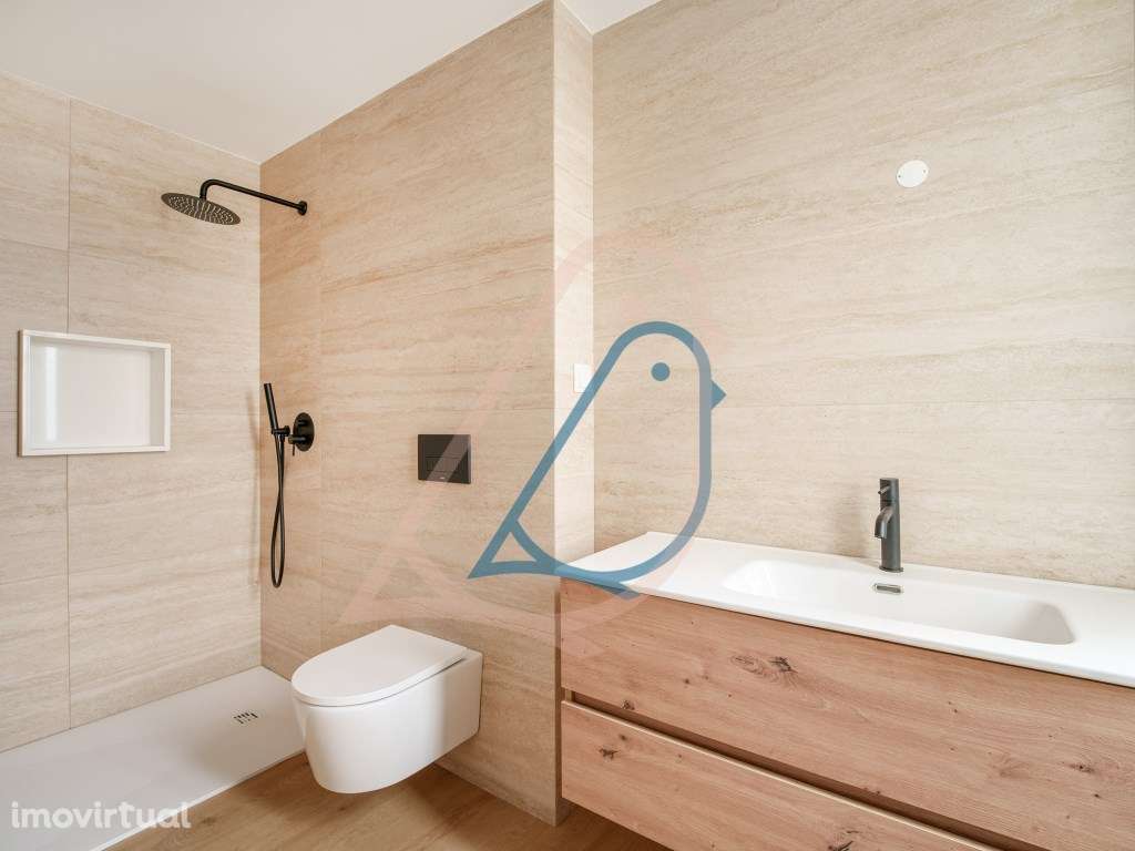 Moradia V2 Geminada no Centro da Cidade de Ourém - Grande imagem: 2/35