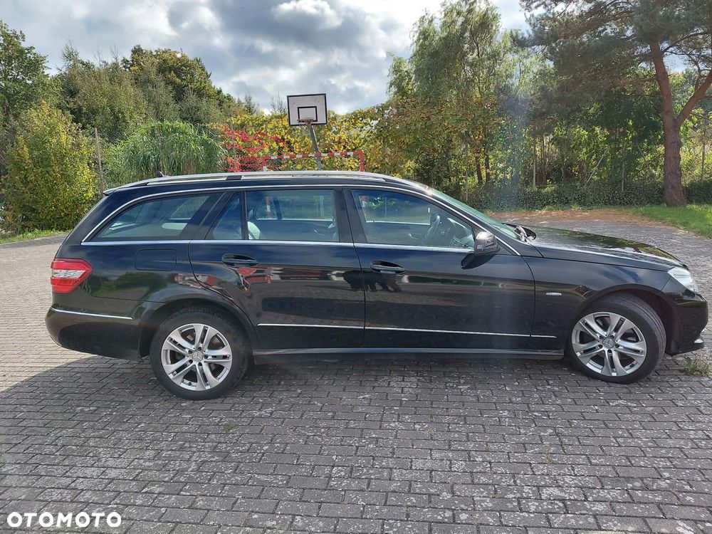 Mercedes-Benz E-Class 2012 photo 2