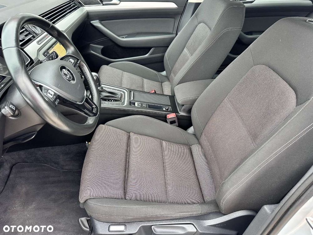 Volkswagen Passat - 23
