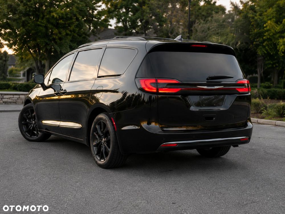 Chrysler Pacifica - 4