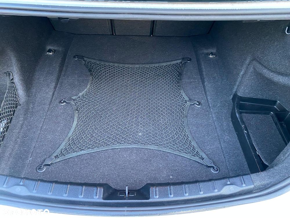 BMW Seria 3 318i - 3