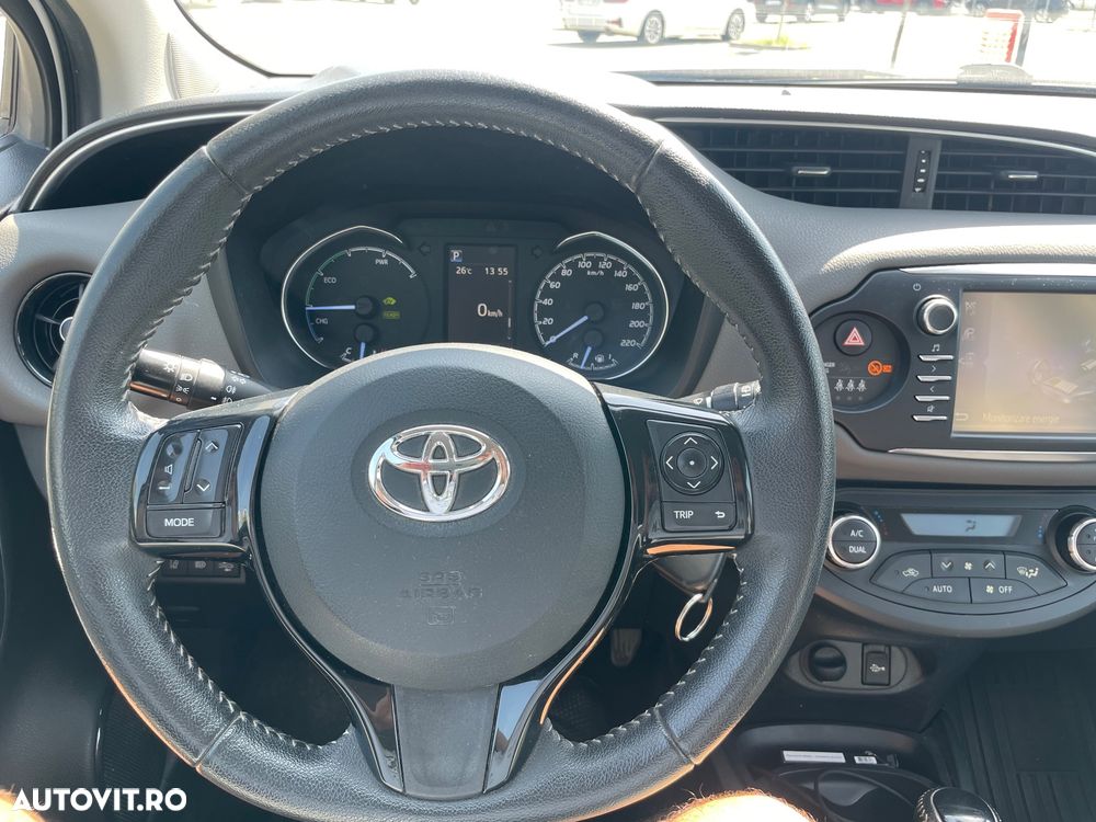 Toyota Yaris 1.5 VVT-i HSD Sol - 11