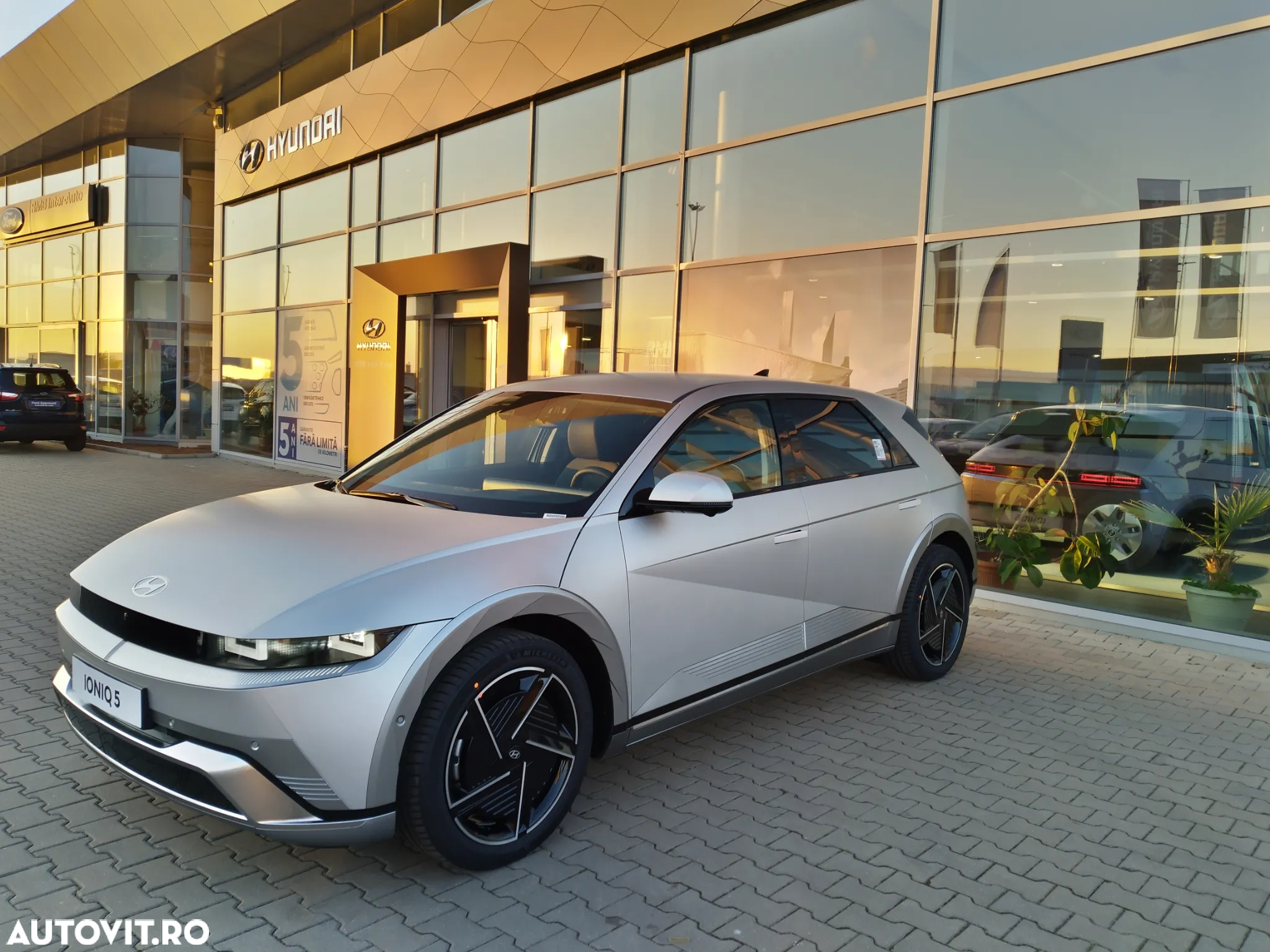 Hyundai IONIQ - 4