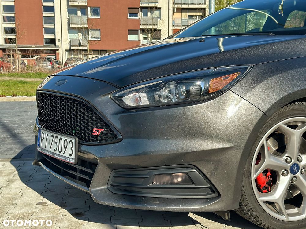 Ford Focus 2.0 EcoBoost ST mit Leder-Sport-Paket - 30