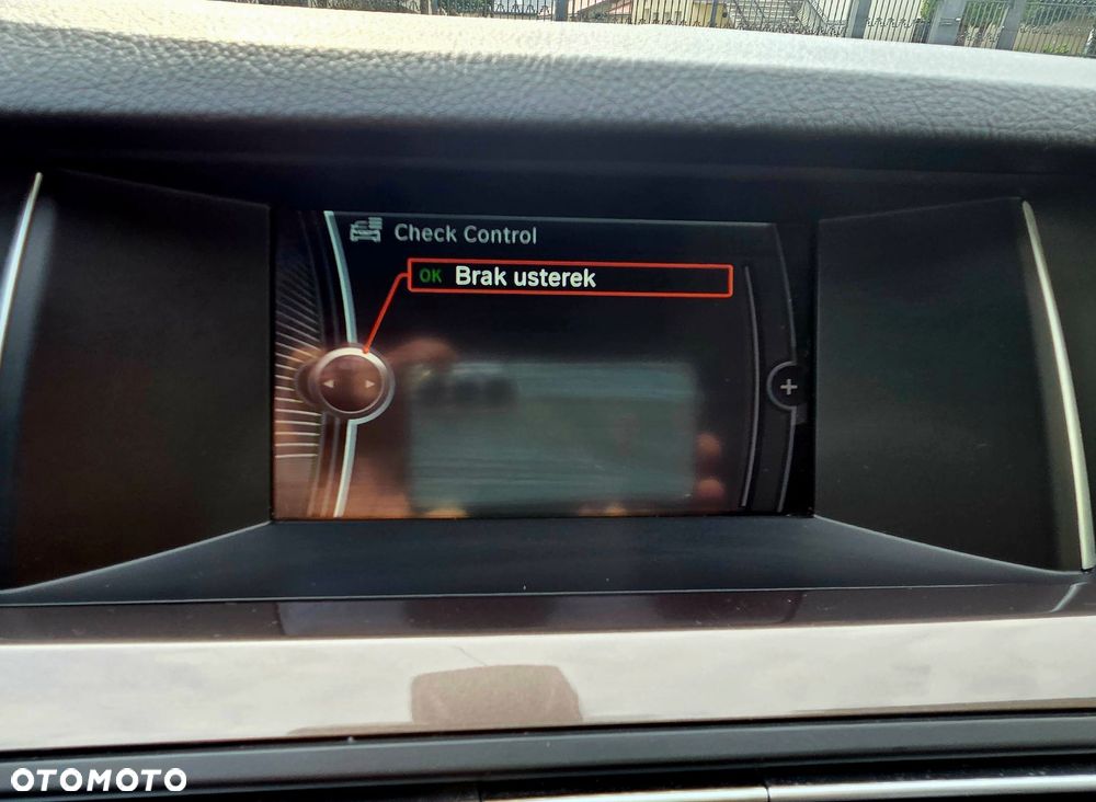 BMW Seria 5 528i xDrive Modern Line - 31