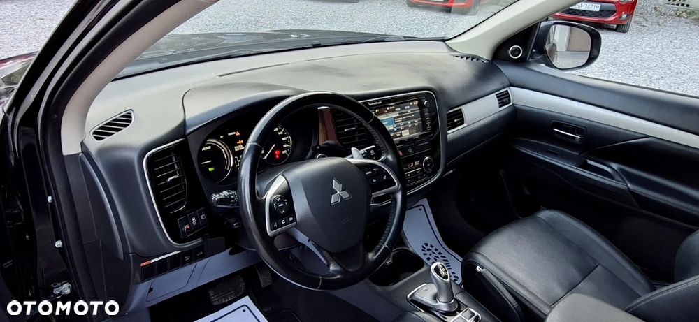 Mitsubishi Outlander 2.0 4WD Plus - 14