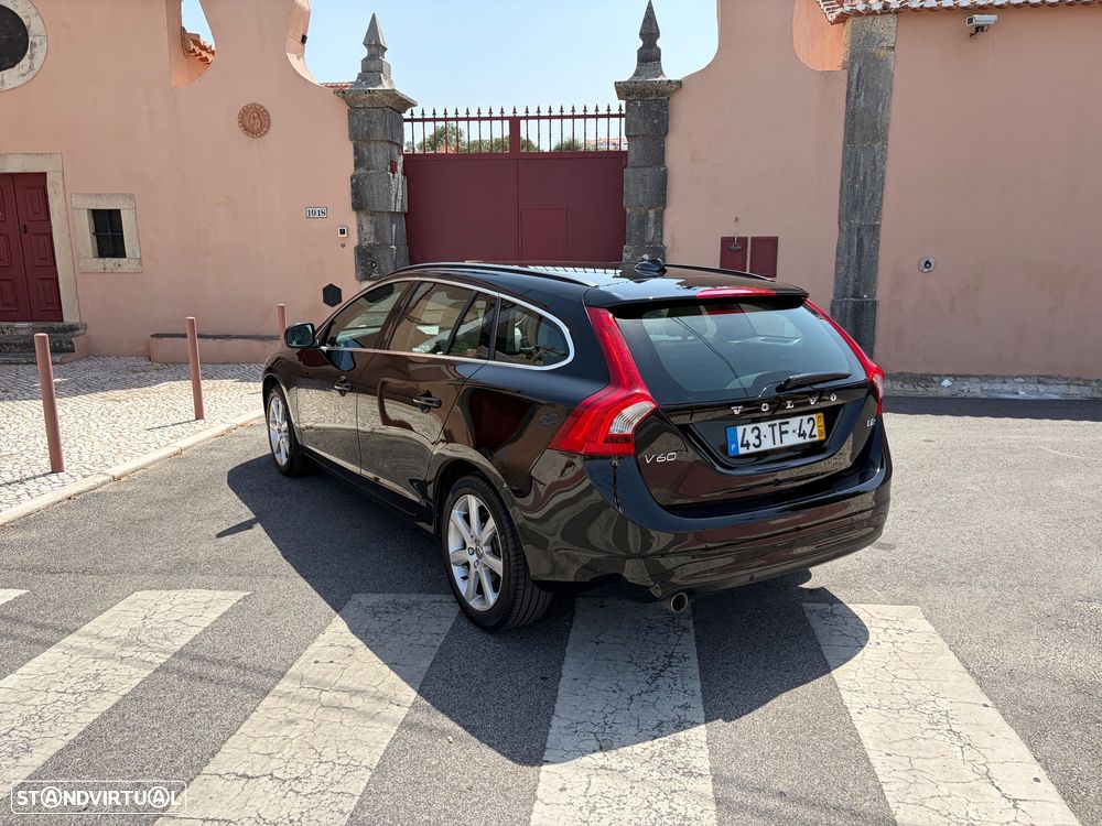 Volvo V60 2.0 D2 Momentum - 5