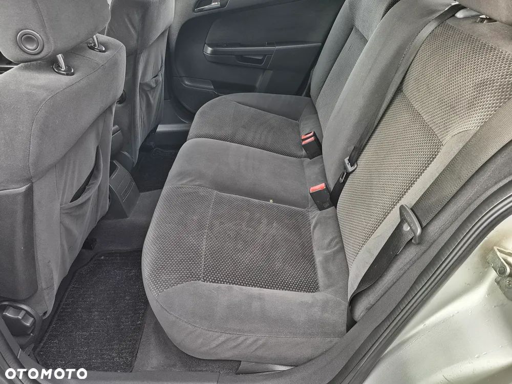 Opel Astra 1.6 Enjoy - 24