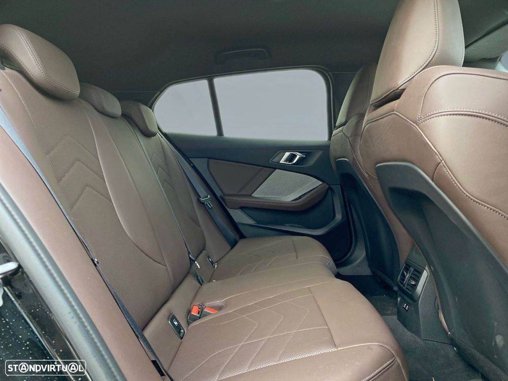 BMW 118 d Pack Desportivo M - 16