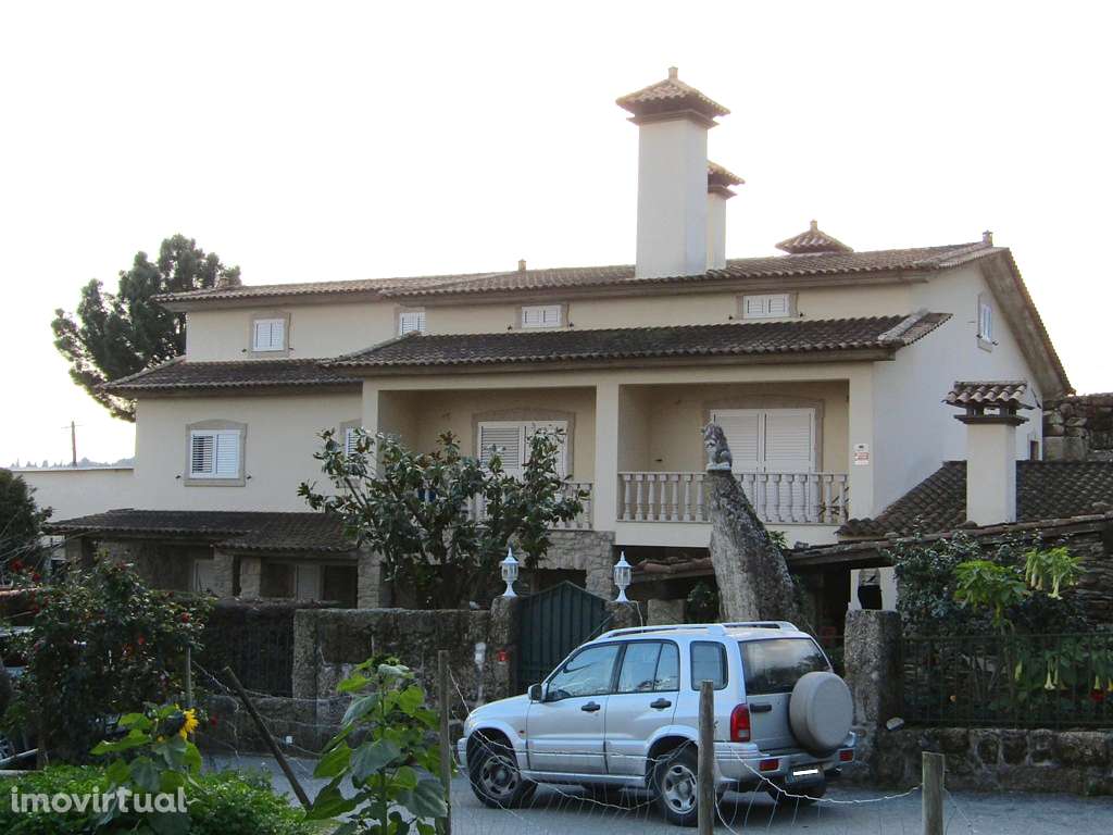 Moradia T4 com Anexos e Garagens - Covilhã - Grande imagem: 2/48