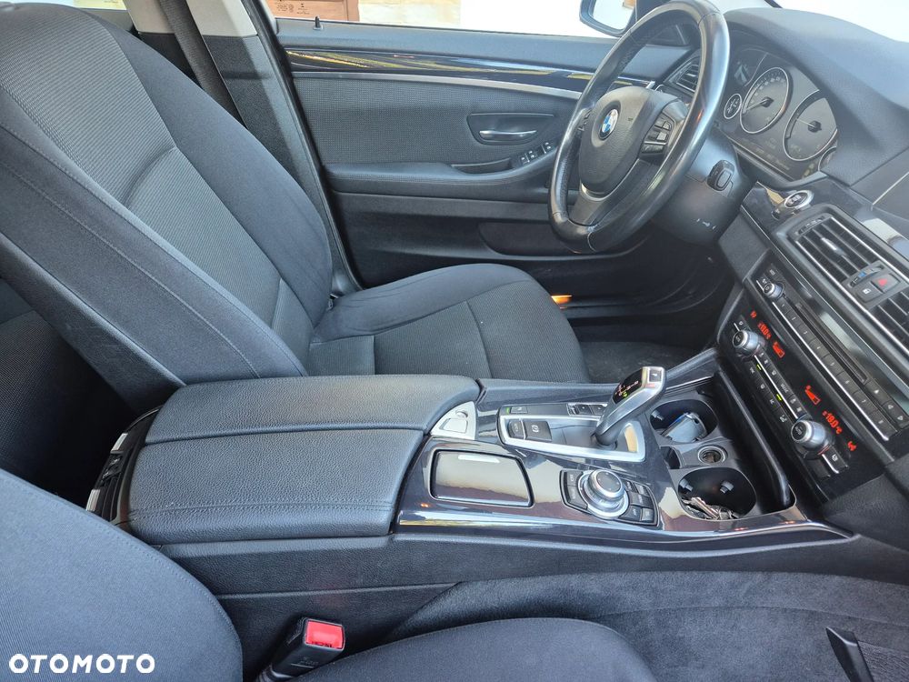 BMW Seria 5 518d - 13
