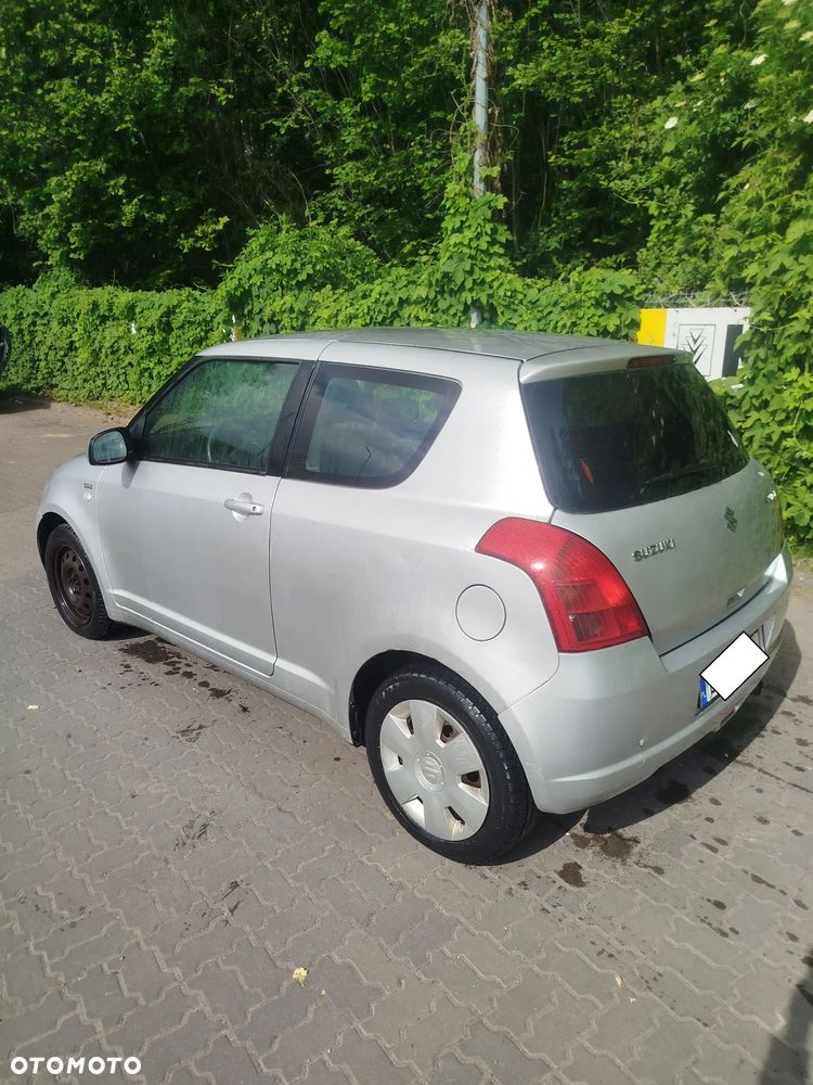 Suzuki Swift - 4