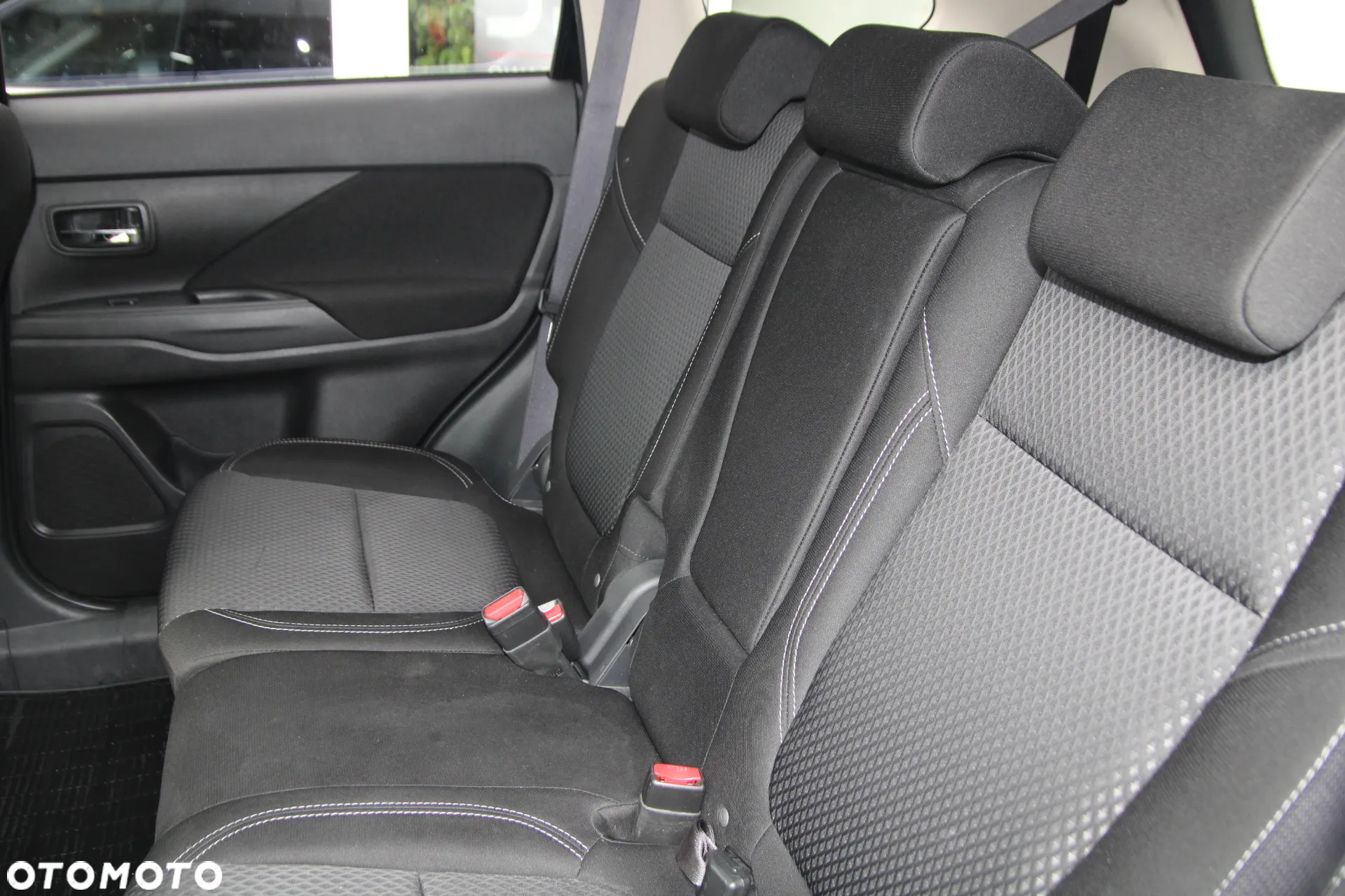 Mitsubishi Outlander 2.0 Intense + 4WD CVT - 18