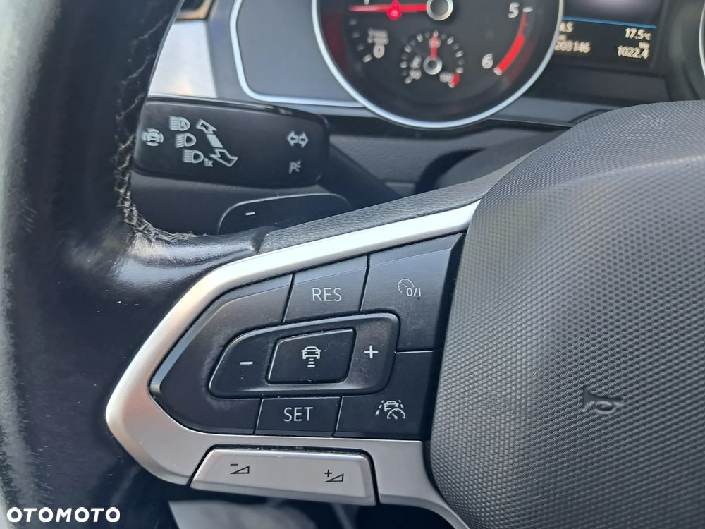 Volkswagen Passat - 23