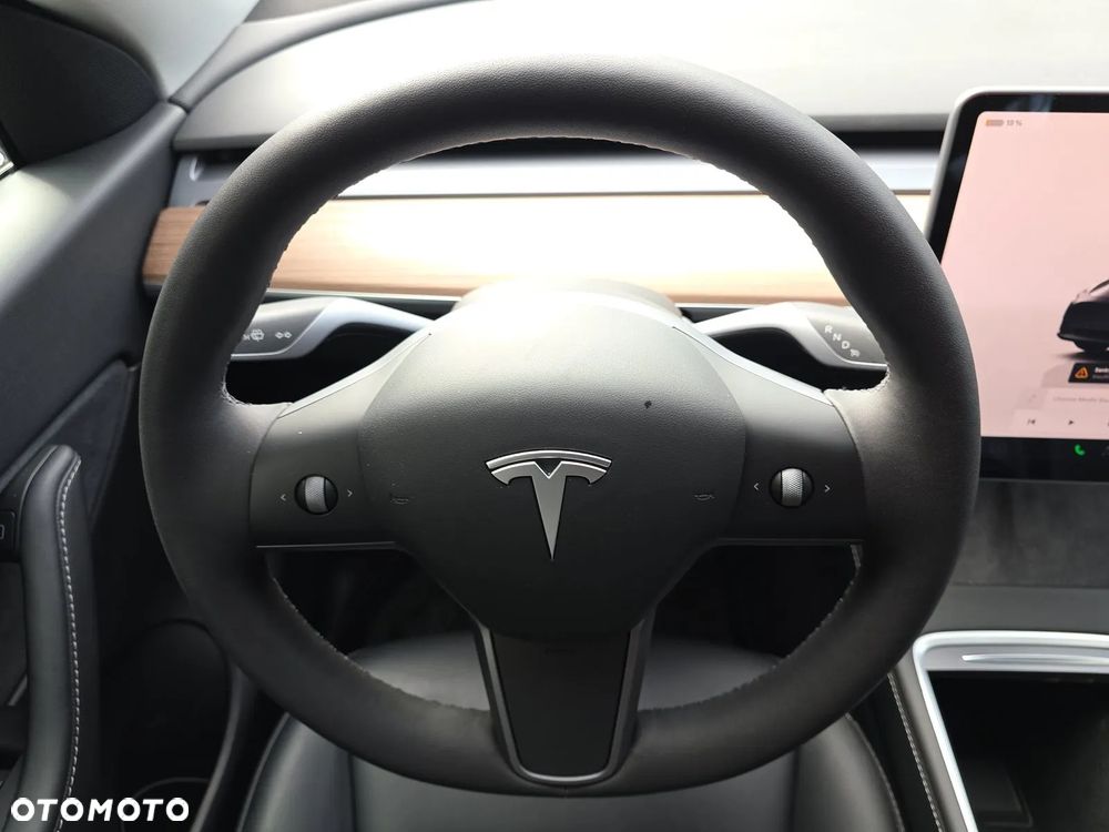 Tesla Y 83.1kWh Long Range AWD - 8