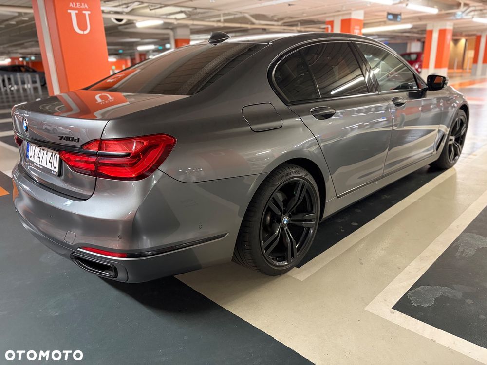BMW Seria 7 - 36