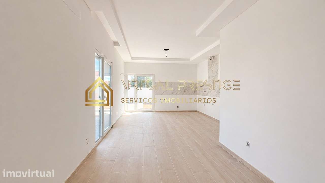 Moradia Triplex Gaveto T4 2 Suites Churrasqueira Jardim Nova Fernão... - Grande imagem: 5/26
