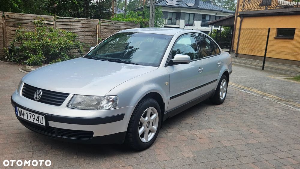Volkswagen Passat - 1