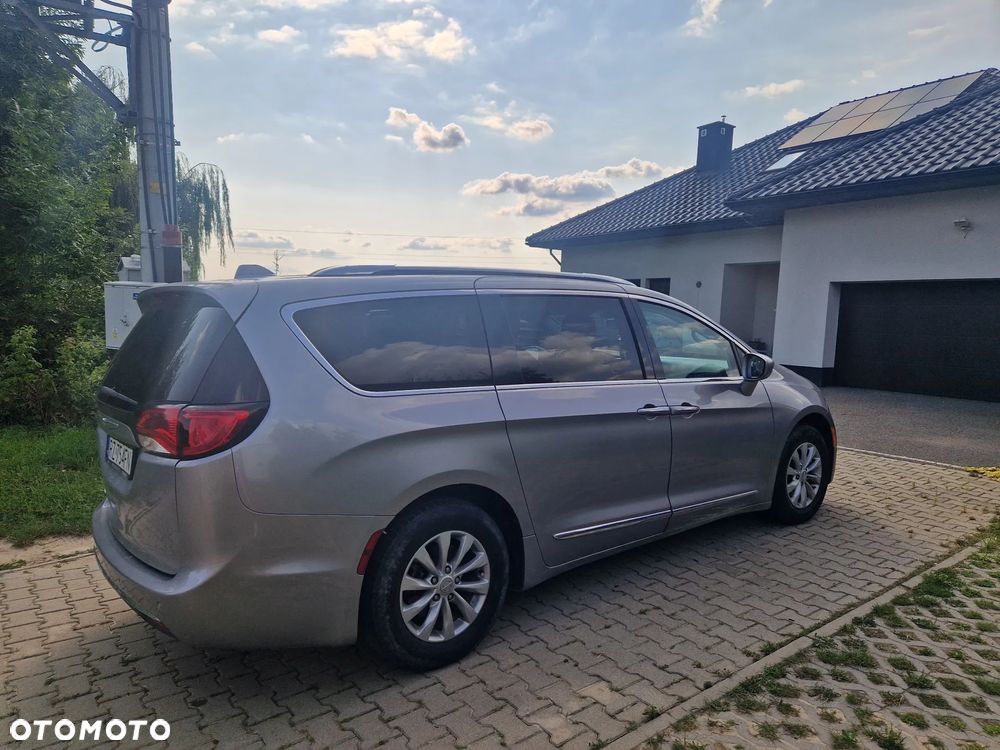 Chrysler Pacifica - 9