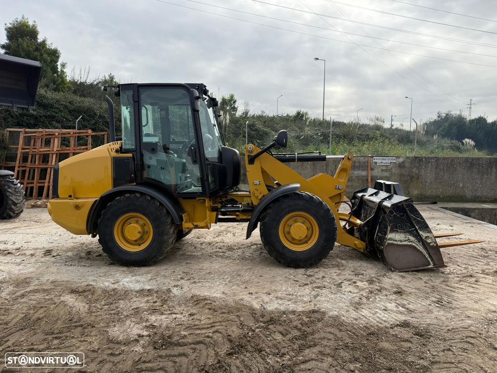 Caterpillar 906M - 6