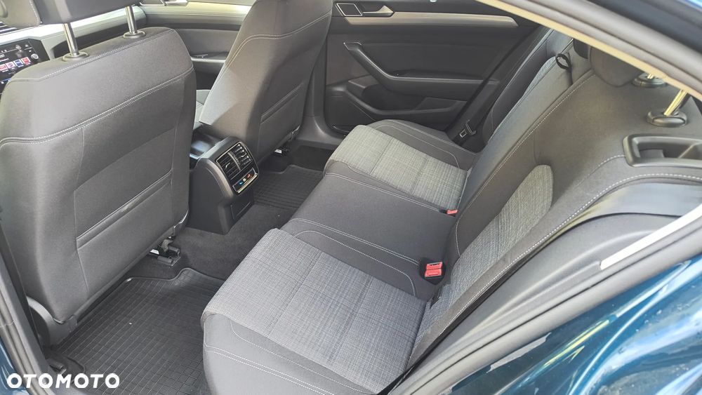 Volkswagen Passat - 5