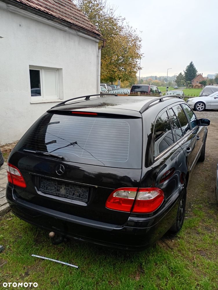 Mercedes-Benz E-Class 2005 photo 2