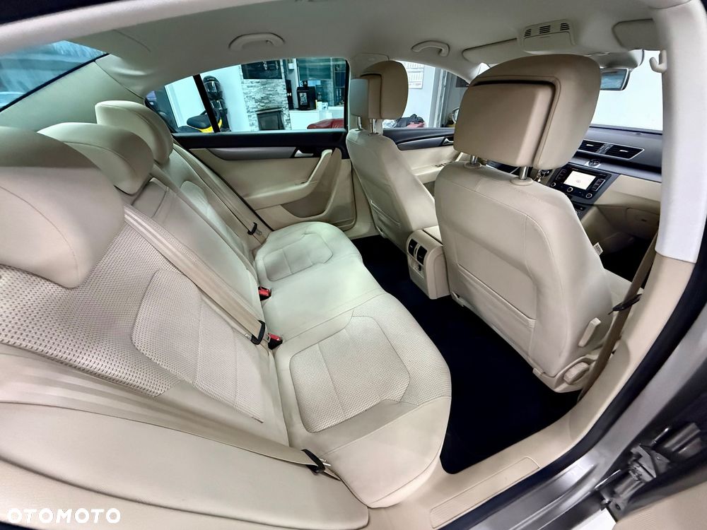 Volkswagen Passat 1.4 TSI R-Line Edition Plus - 27