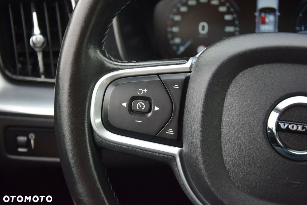 Volvo XC 60 D4 AWD Geartronic Momentum - 38
