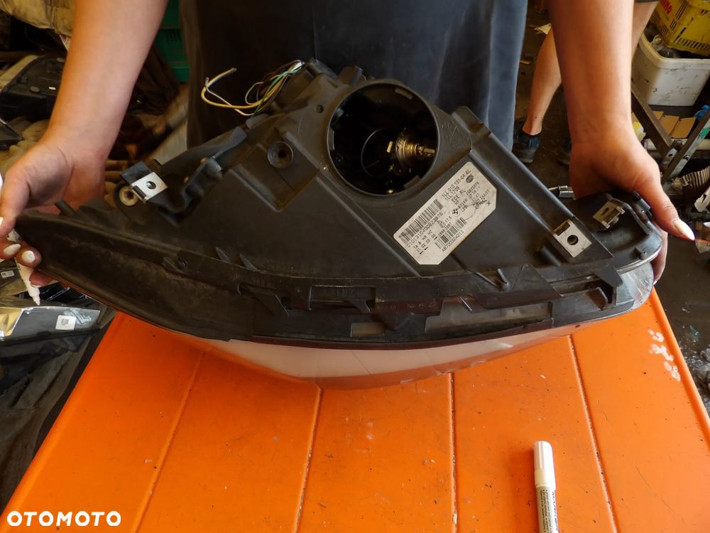 BMW - F10 - H7 - PĘKNIĘTE SZKŁO I OBUDOWA - PRAWA LAMPA PRZEDNIA - UK - 7203242 - 9