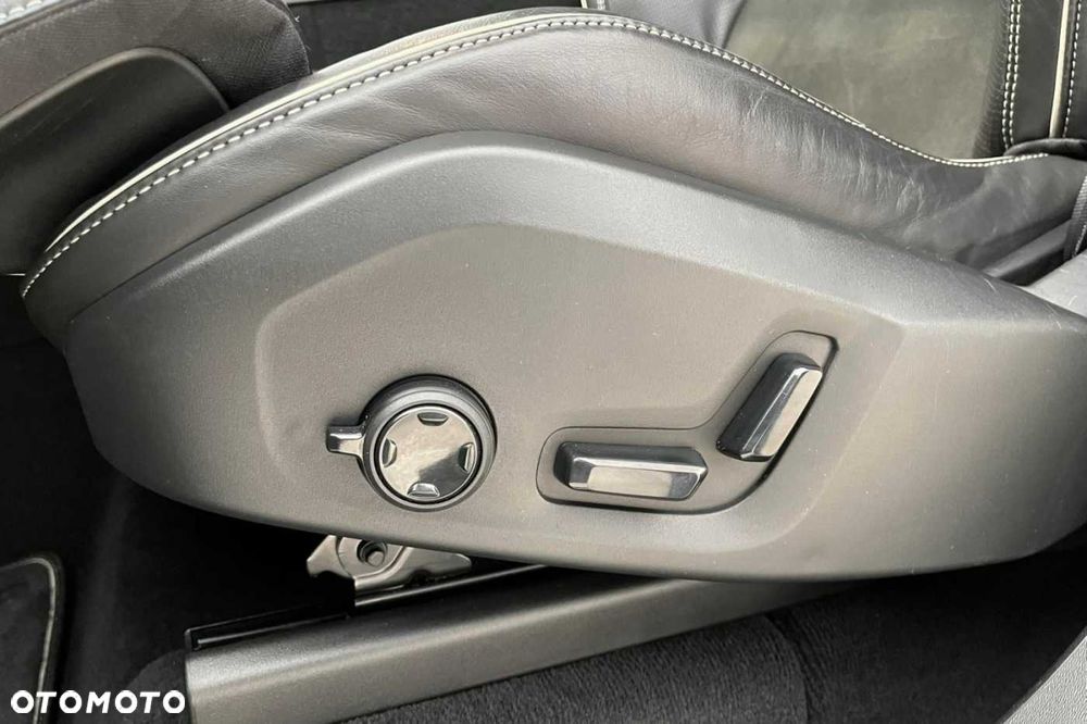 Volvo XC 90 D5 AWD R-Design 7os - 26