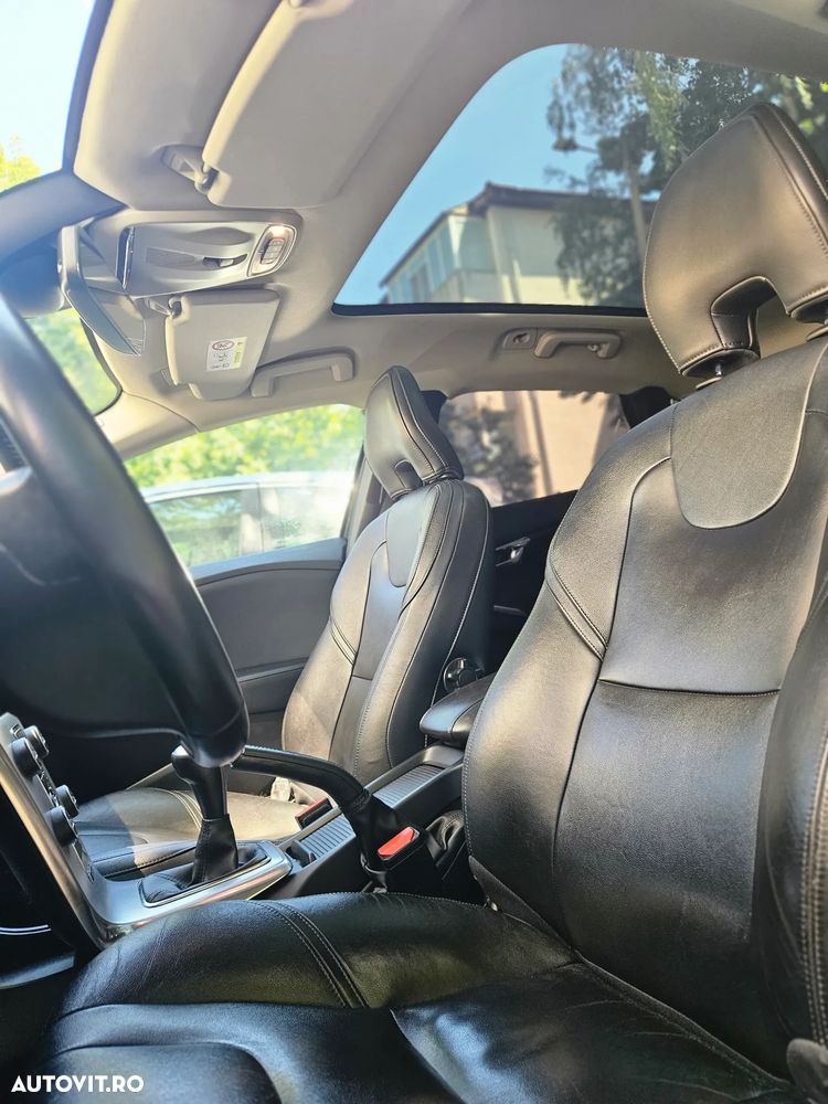 Volvo V40 D2 Inscription - 11
